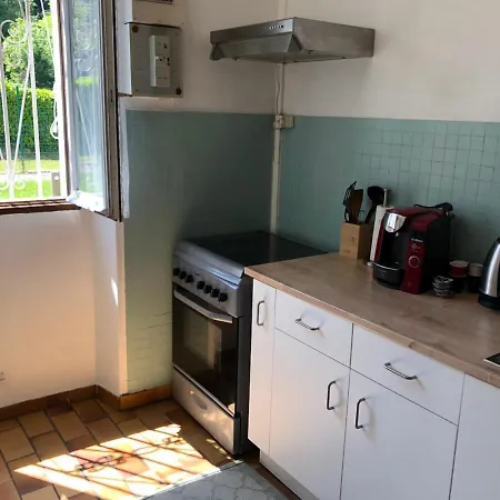 Petite Maison Avec Terrasse *