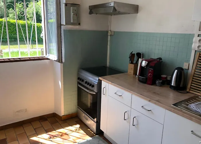 Petite Maison Avec Terrasse *