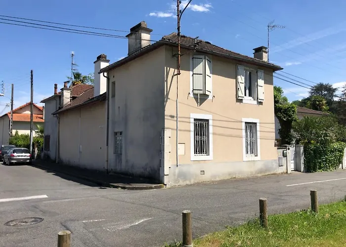 Petite Maison Avec Terrasse Casa vacanze Jurançon